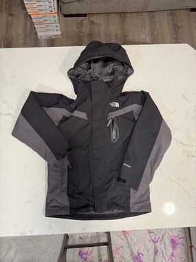 The North Face Black and Gray Waterproof Hooded Jacket Boys Size Medium 10/12